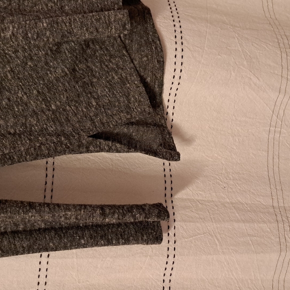 Old Navy Boyfriend long sleeve grey top xs size - Picture 5 of 5